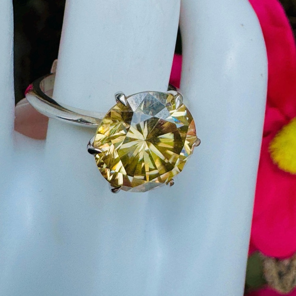 SAMPLES OF YELLOW/ CHAMPAGNE DIAMONDS RINGS - Picture 2 of 12